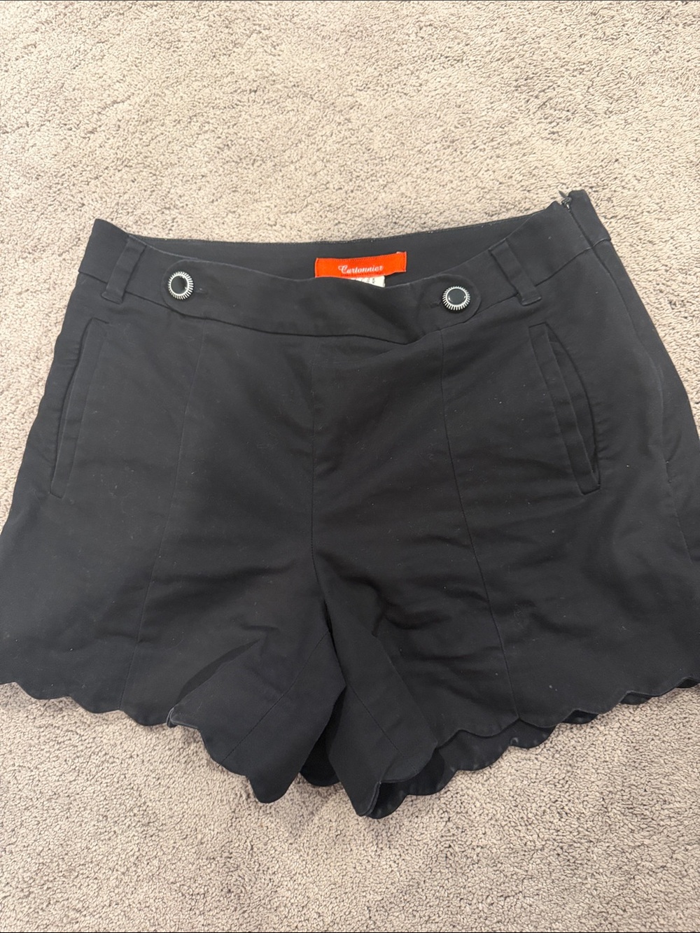 Cartonnier Black Scalloped High-Rise Shorts size 6